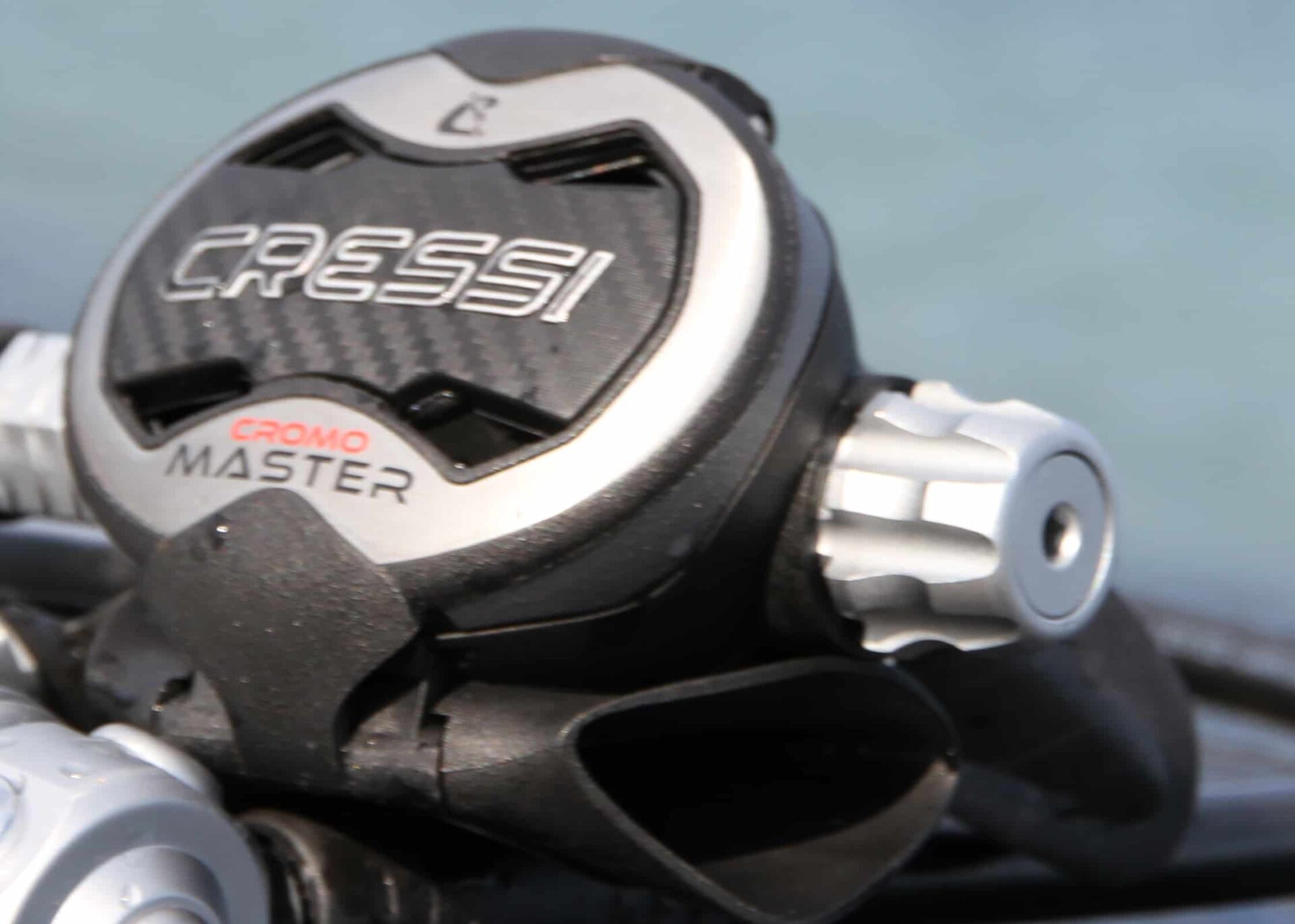 Cressi AC25 Master Cromo second stage and its oversized titanium adjustment knob, shot during DIVEIN testing