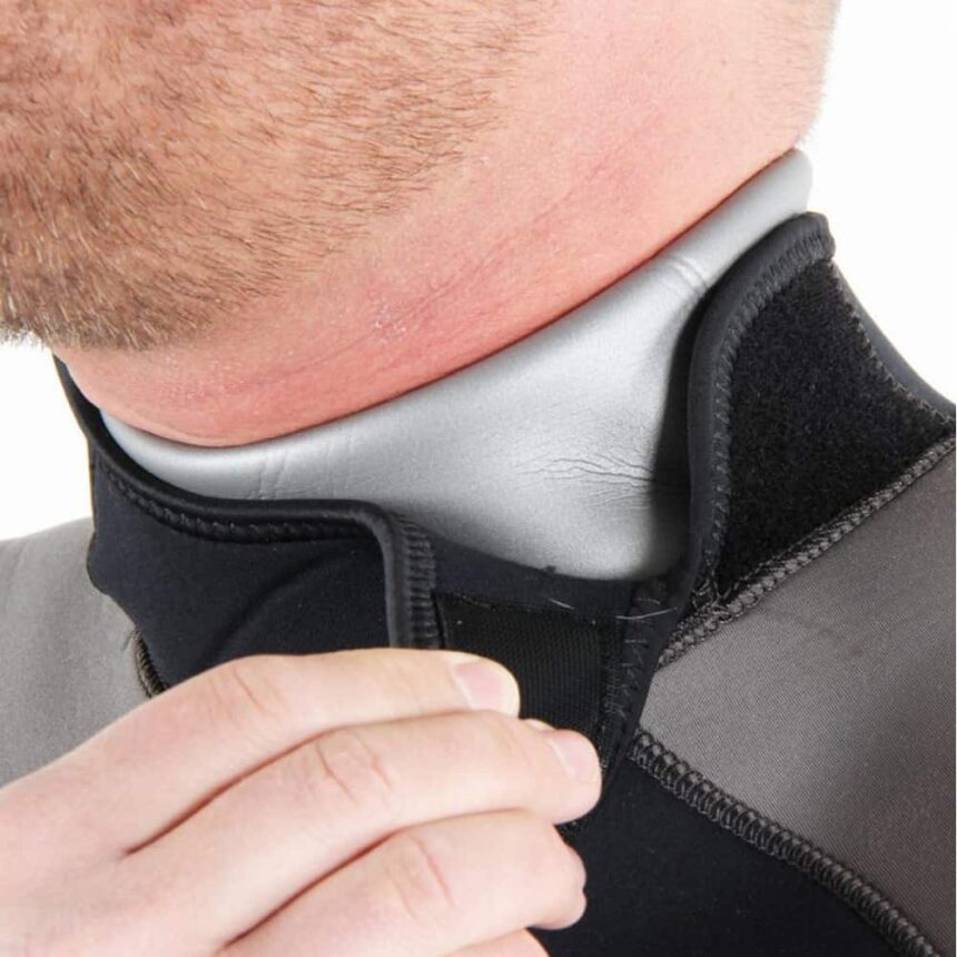 Northern Diver 7mm Neck Closure Wrap-around hook and loop neck seal on the Northern Diver 7mm semi-dry wetsuit shown on a diver