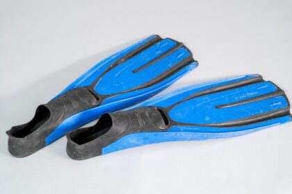 Pair of blue and black Mares Avanti Super Channel full foot fins with scuffed blades