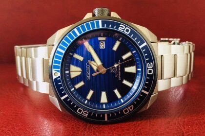 Seiko Prospex Samurai Save the Ocean SRPC93 dive watch with blue wave dial and steel bracelet