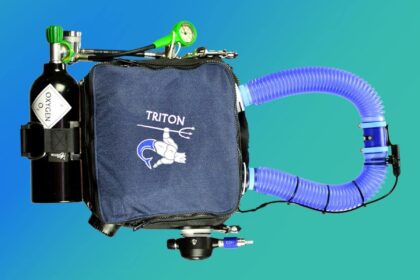 Triton rebreather with navy backpack unit, oxygen cylinder, pressure gauge and blue breathing hoses