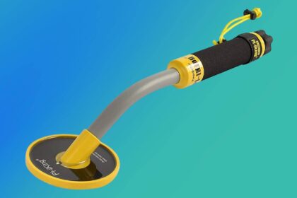 Yellow and black underwater pulse induction metal detector with a short shaft and round search coil