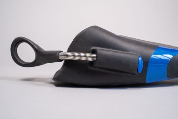 Close-up of the stainless spring strap and heel loop on the Oceanic Manta Ray fin
