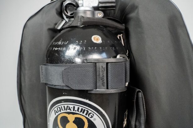 Close-up of the Zeagle Ranger cam band and buckle clamped around an Aqua Lung cylinder