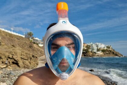 DIVEIN tester wearing the Tribord Subea Easybreath full face snorkel mask on a rocky beach