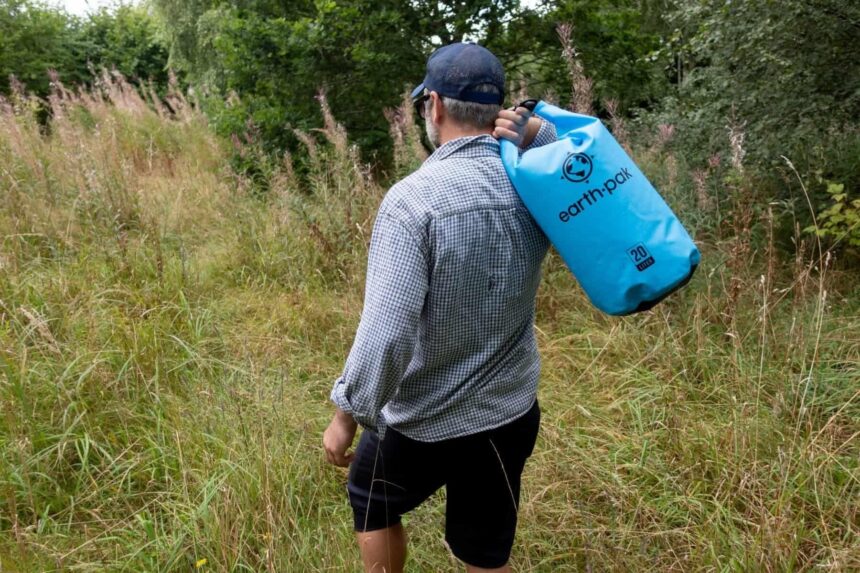 The Earth Pak comes in an array of colors and sizes, which allows you to combine different-sized bags