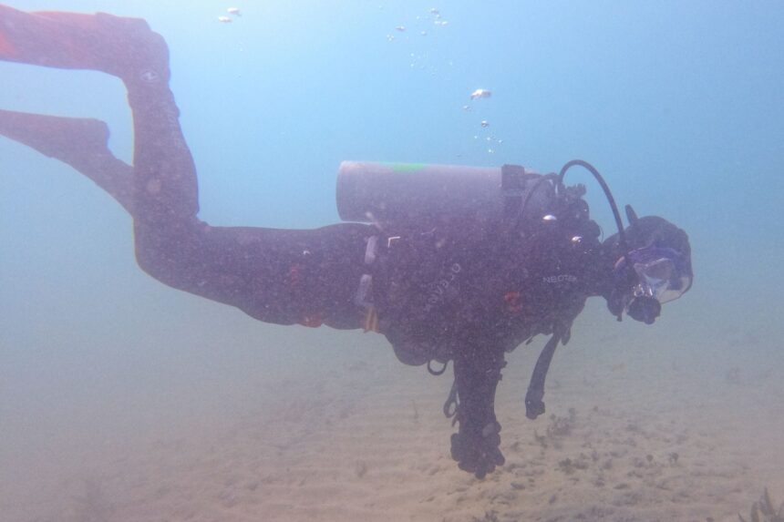 Oceansport BCD Tested Underwater Our tester trimming out in the Oceanic Oceansport BCD above a sandy bottom in low visibility