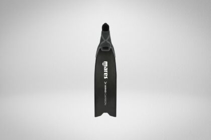 Mares X-Wing Carbon freediving fin standing upright with a black carbon blade and dark foot pocket