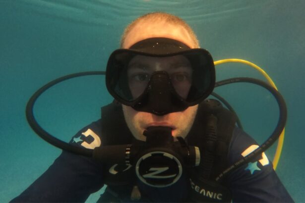 Our tester underwater in a pool wearing the Zeagle Scope Mono mask with a regulator in his mouth