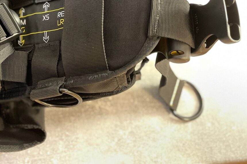 Close view of the Zeagle Fury's lower D-rings threaded onto the waist webbing