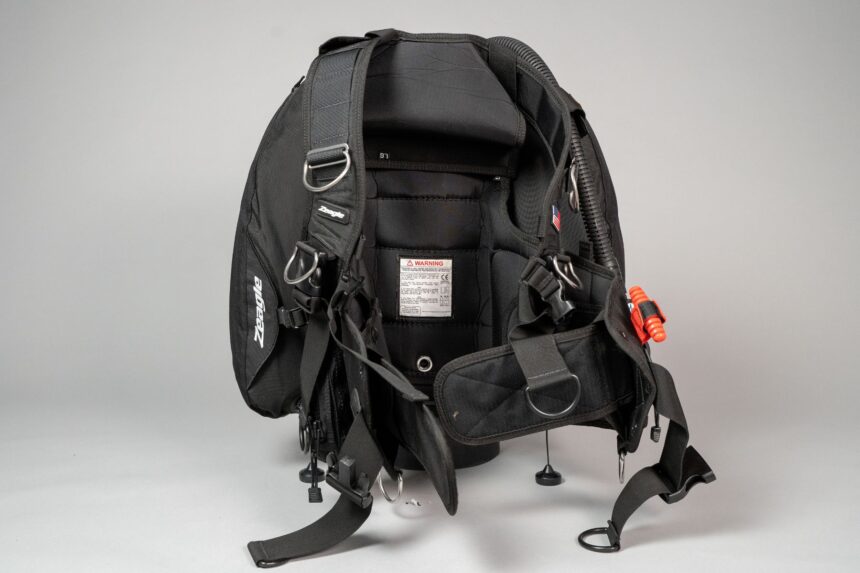 Zeagle Ranger BCD Rear Harness View Zeagle Ranger BCD seen from behind with its harness straps, D-rings and orange ripcord handles