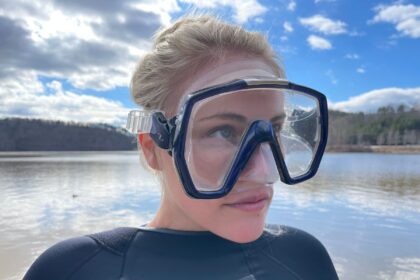 Our tester wearing the TUSA Freedom HD mask in a wetsuit at a lake before a dive