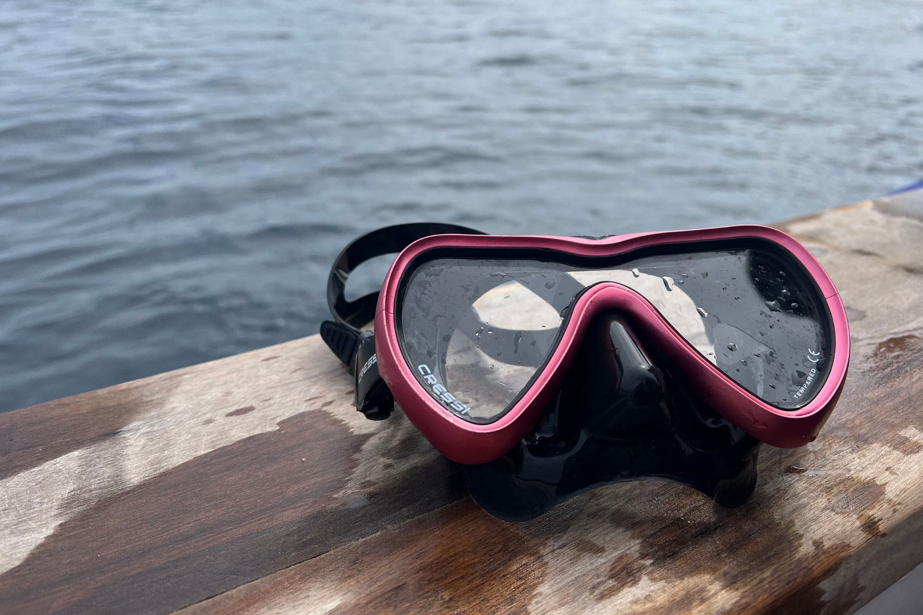 Cressi A1 mask with the Cressi anti-fog lens coating sticker still attached to the lens
