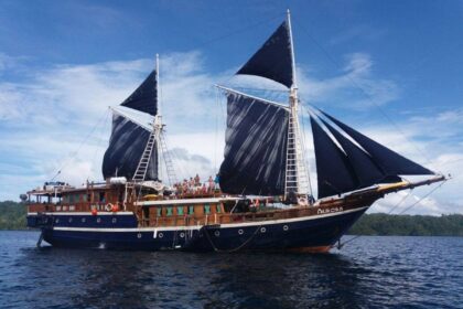 Aurora liveaboard phinisi schooner sailing under black sails