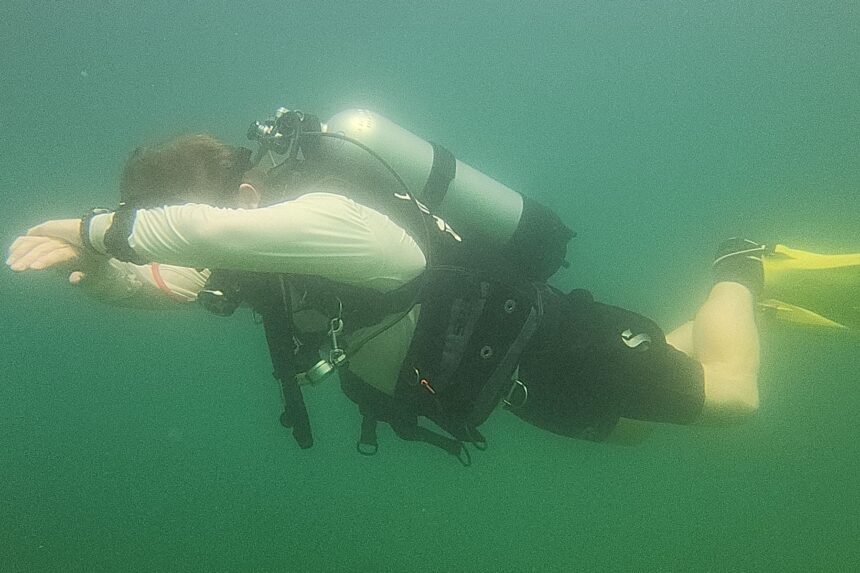 Side view of our tester holding horizontal trim underwater in the SEAC EQ-Pro BCD