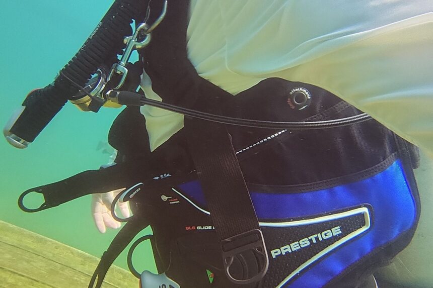 Underwater close-up of the blue side panel and Slide and Lock pocket of the Mares Prestige SLS in use