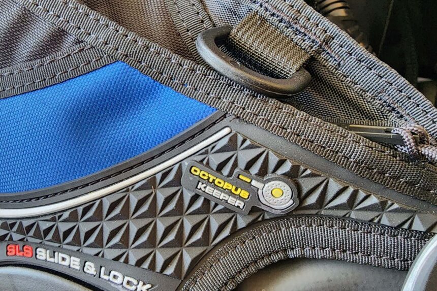 Octopus keeper tab and D-ring on the textured Slide and Lock panel of the Mares Prestige SLS