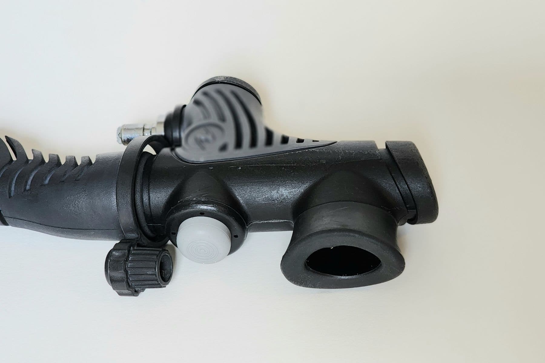 Aqualung Rogue corrugated hose and power inflator shown against a plain background