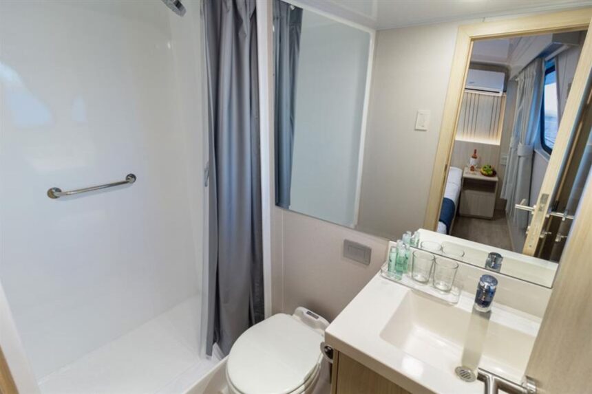 Twin bed cabin with an ensuite bathroom aboard the Galaxy Diver