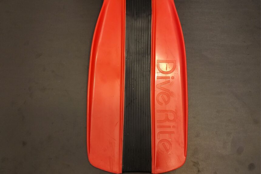 Dive Rite XT fin blade showing the ribbed black centre strip and the Dive Rite logo