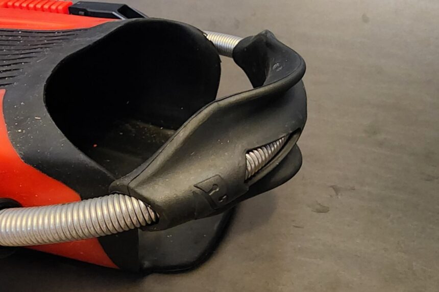 Moulded rubber heel pad and spring strap on the back of the Dive Rite XT fin