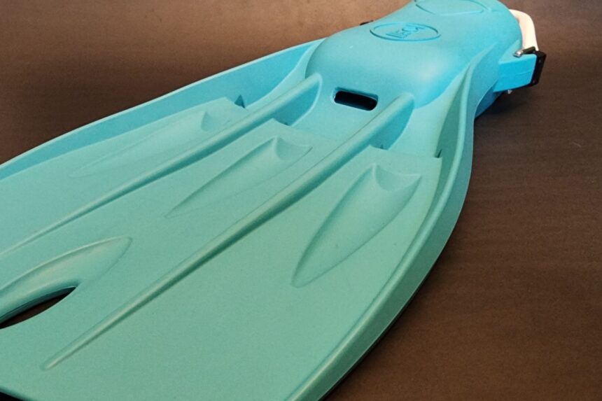 Angled view of the Fourth Element Tech fin blade showing its moulded channels and rails