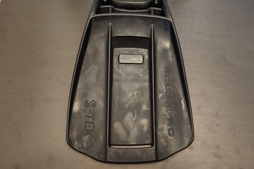 Top of the ScubaPro S-Tek blade with its central vent channel and S-Tek lettering