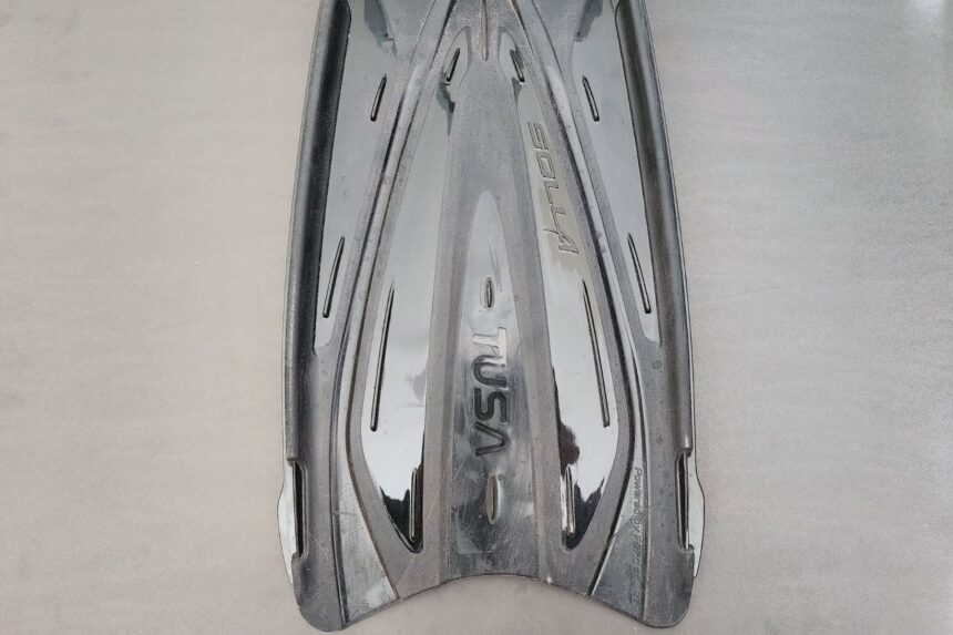 Top-down view of the TUSA Solla blade and its reinforced side rails