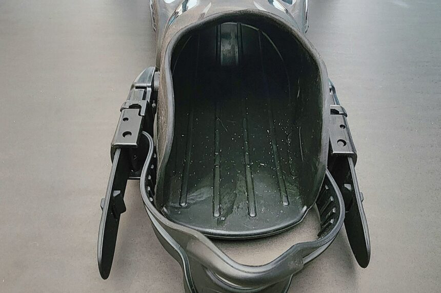 Looking into the ribbed foot pocket of the TUSA Solla fin