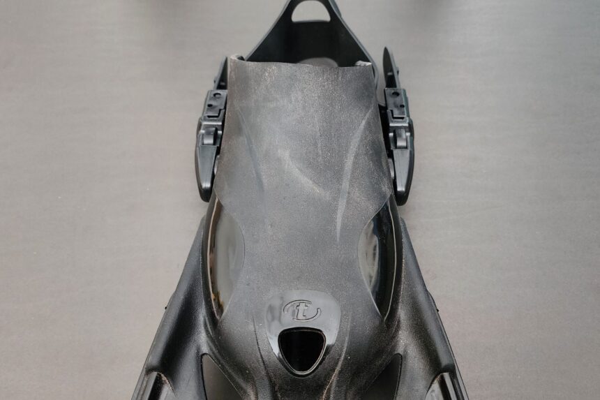 Top-down view of the TUSA Solla foot pocket instep and its side strap mounts