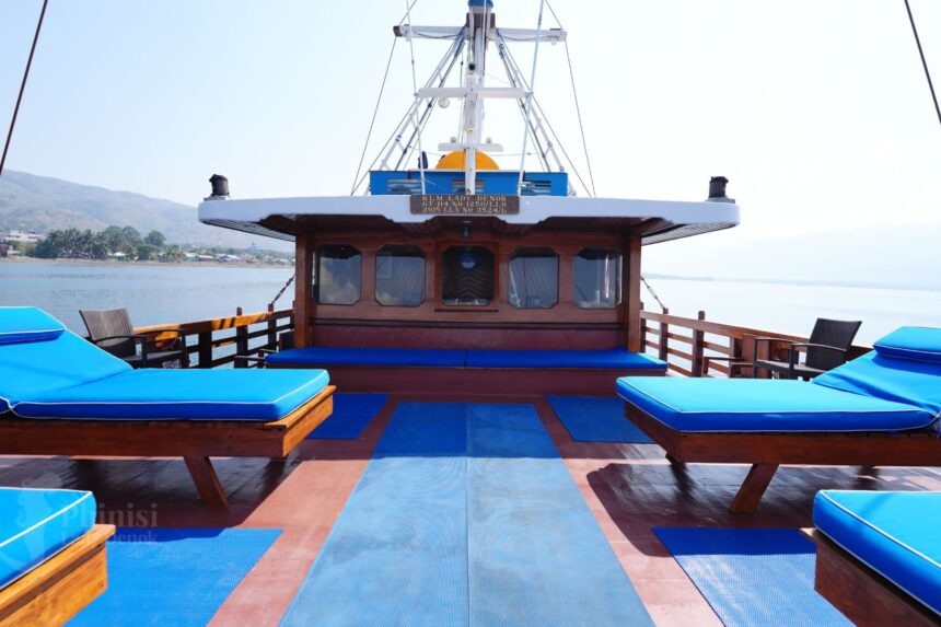 sundeck with blue striped loungers aboard Lady Denok