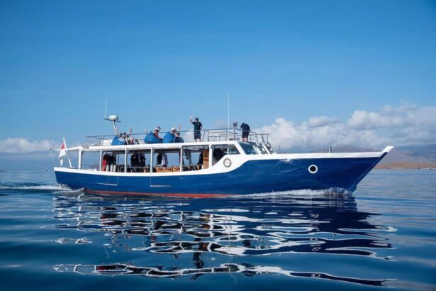 Dive tender boat with divers aboard cruising alongside Scubaspa Zen