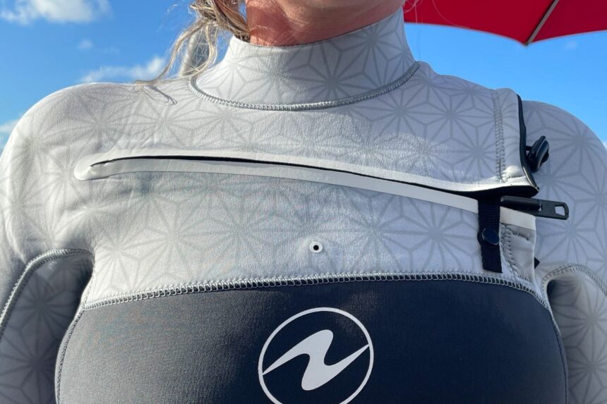 Aqua Lung XSCAPE Chest Zip Detail Close-up of the horizontal chest zip and patterned grey panel on the Aqua Lung XSCAPE womens wetsuit