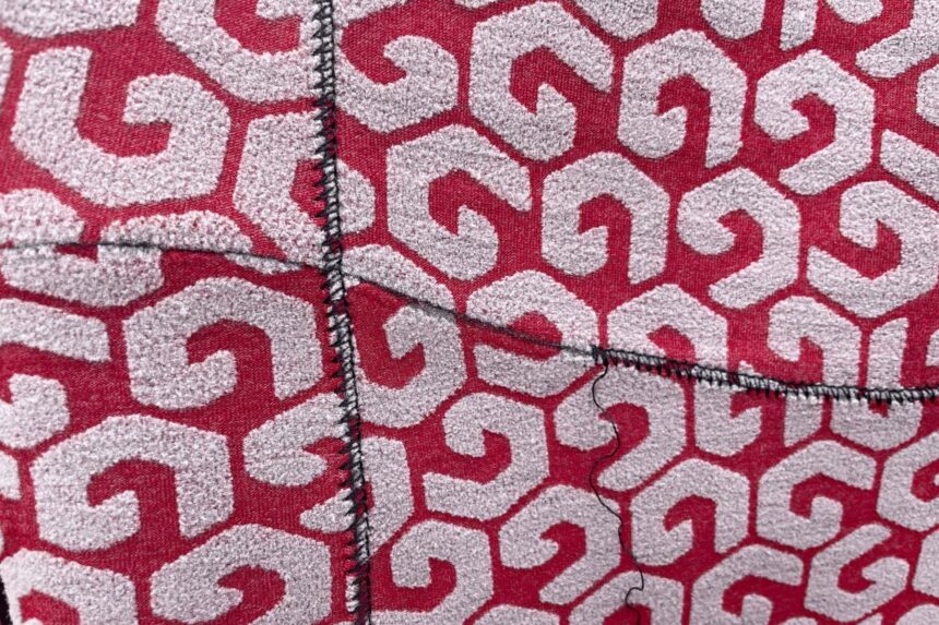 Close-up of the red and grey patterned inner lining of the Mares Graph-Flex with a loose stitch