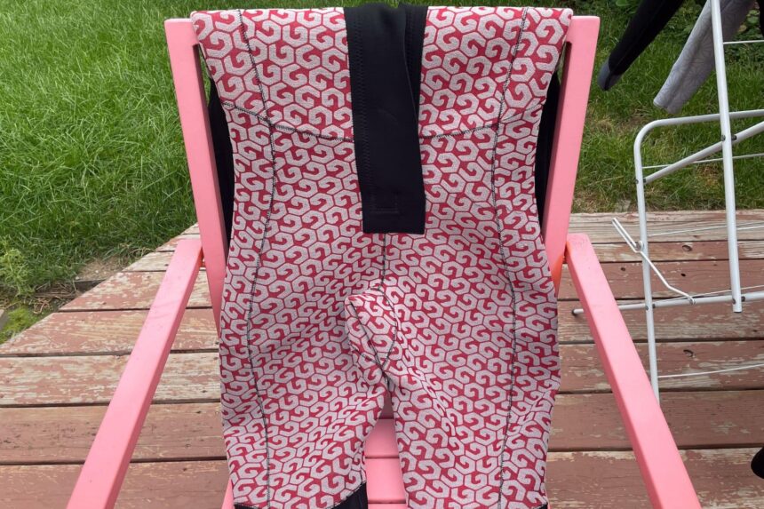 Mares Graph-Flex Thermal Lining Mares Graph-Flex wetsuit hung inside out over a pink chair, showing its red patterned thermal lining