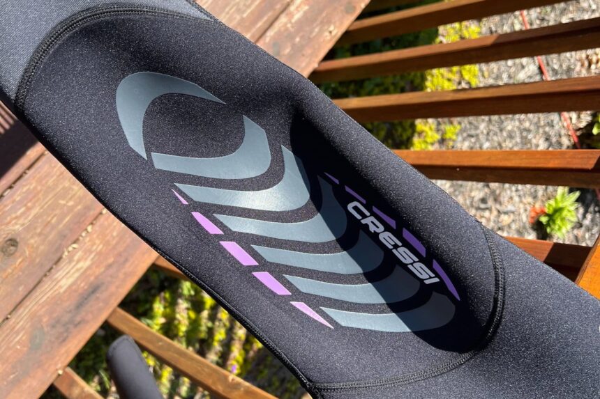 Close-up of the reinforced knee pad and Cressi logo on the Bahia Flex women's wetsuit leg