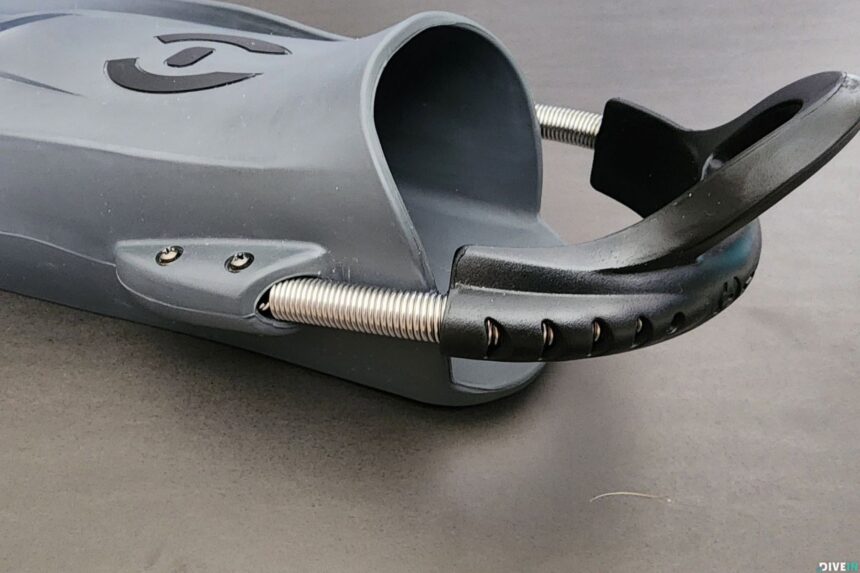 Foot pocket of the grey Hollis F1 LT fin with its stainless steel spring strap and pull tab