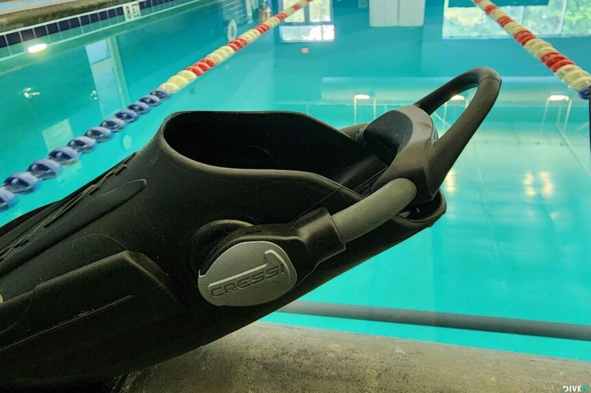 Cressi Thor EBS fin propped at the pool edge with its bungee strap facing the camera