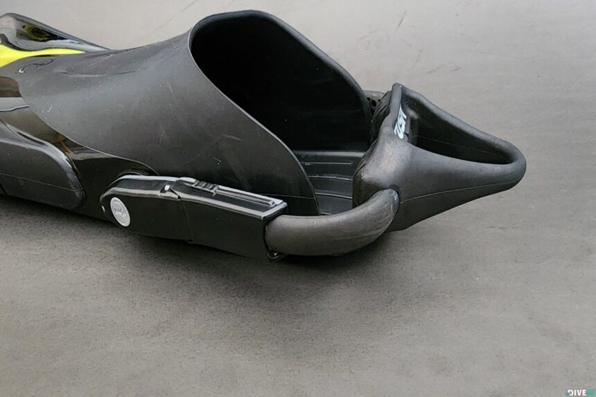 Close-up of the TUSA Hyflex Switch foot pocket with its bungee heel strap and quick-release buckle