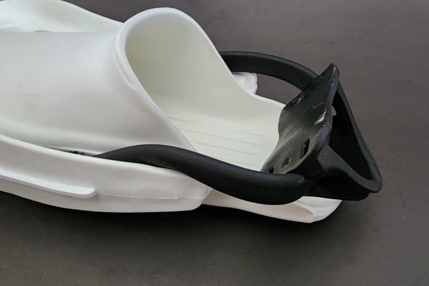 Thin bungee heel strap on the white TUSA Travel Right fin, seen from the side