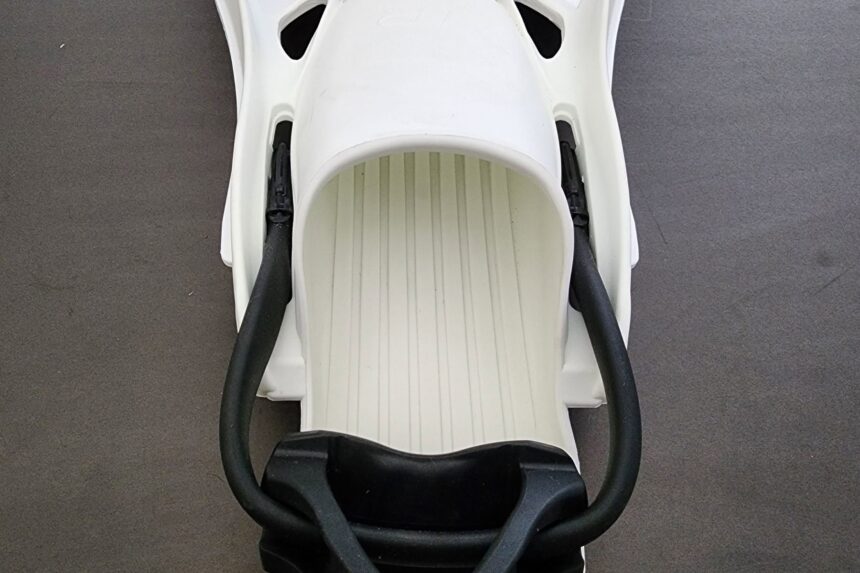Ribbed footbed inside the TUSA Travel Right foot pocket with the bungee heel strap behind