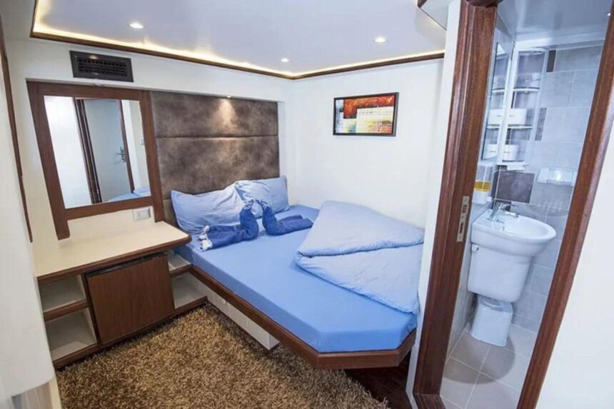 twin bed cabin with ensuite bathroom aboard the Sea Serpent liveaboard