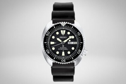 Seiko SRPE93 Prospex automatic dive watch with black dial, day-date window and black rubber strap