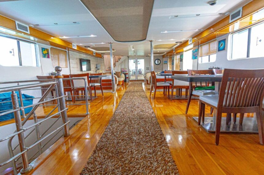 Carpeted walkway through the Betelgueser's indoor dining and lounge area