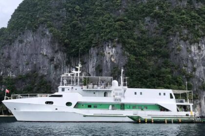 Stella Maris Explorer liveaboard anchored beneath limestone cliffs