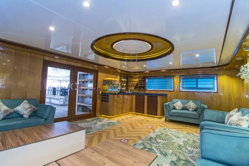 Teal sofas and bar area in the Golden Dolphin IV salon