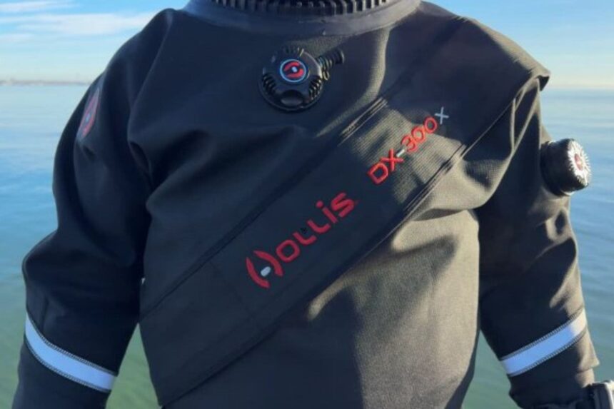 Hollis DX-300X Cross Chest Zipper Close-up of the Hollis DX-300X cross-chest zipper and inflator valve during DIVEIN drysuit testing
