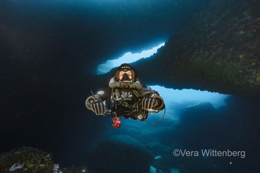 The KISS Sidewinder is a simple rebreather added on top of your sidemount configuration. (Image courtesy of Vera Wittenberg)
