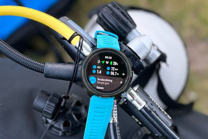 Suunto Ocean Air Integration Screen Our tester's Suunto Ocean showing its air integration screen with tank pressure on top of a rigged scuba kit