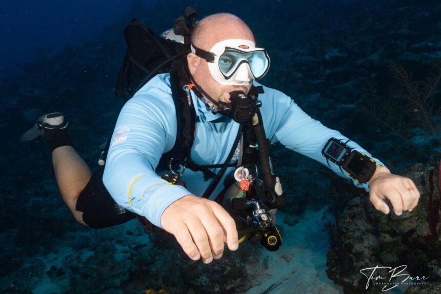Halcyon Symbios Blue Handset Dive Dive info is easy to follow, and the compass bar reacts quickly, so you don’t “out-turn” the heading when you change direction.